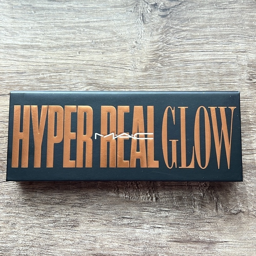 MAC Hyper Real Glow Highlighter Palette - Picture 8 of 11